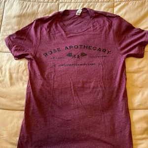 52% cotton, 48% polyester T-shirt